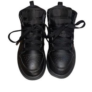 Boys Jordan 1 Mid sneakers